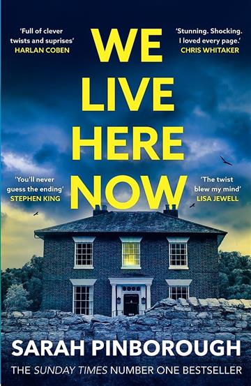 Knjiga We Live Here Now autora Sarah Pinborough izdana 2026 kao meki uvez dostupna u Knjižari Znanje.