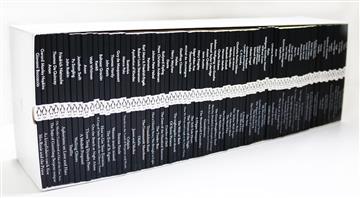 Knjiga Little Black Classics Box Set autora Various Authors izdana 2015 kao meki uvez dostupna u Knjižari Znanje.