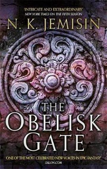 Knjiga The Obelisk Gate autora N. K. Jemisin izdana 2016 kao meki uvez dostupna u Knjižari Znanje.