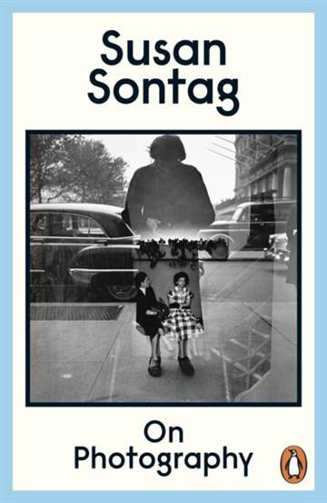 Knjiga On Photography autora Susan Sontag izdana 2019 kao meki uvez dostupna u Knjižari Znanje.