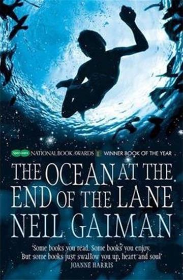 Knjiga Ocean at the End of the Lane autora Neil Gaiman izdana 2014 kao meki uvez dostupna u Knjižari Znanje.