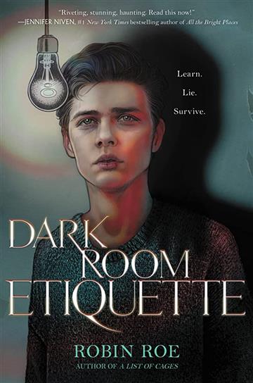 Knjiga Dark Room Etiquette autora Robin Roe izdana 2022 kao tvrdi uvez dostupna u Knjižari Znanje.