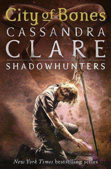 Knjiga Mortal Instruments #1: City of Bones autora Cassandra Clare izdana 2008 kao meki uvez dostupna u Knjižari Znanje.