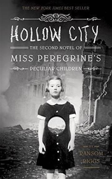 Knjiga Hollow City autora Ransom Riggs izdana 2015 kao meki uvez dostupna u Knjižari Znanje.