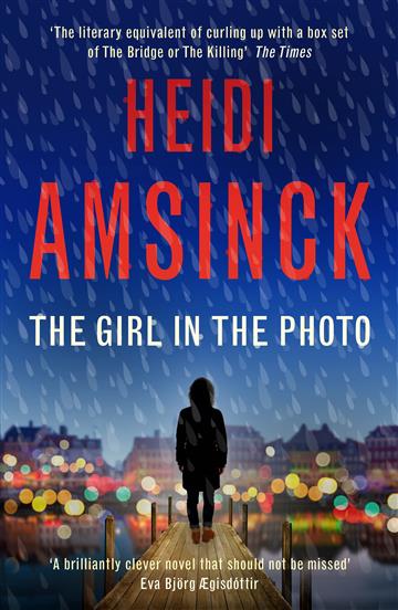 Knjiga Girl in the Photo autora Heidi Amsinck izdana 2023 kao meki  uvez dostupna u Knjižari Znanje.
