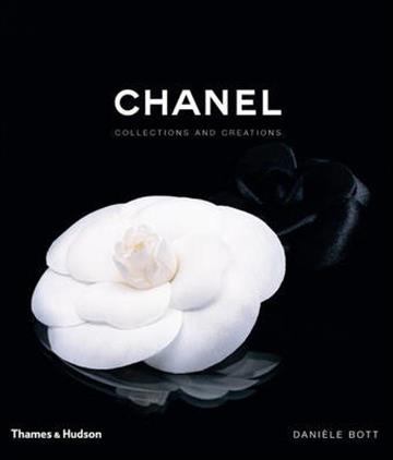 Knjiga Chanel : Collections and Creations autora Daniele Bott izdana 2015 kao tvrdi uvez dostupna u Knjižari Znanje.