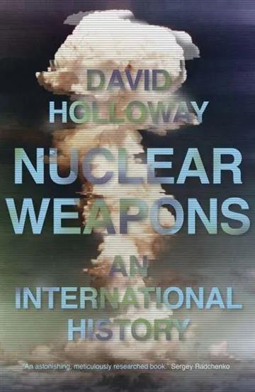 Knjiga Nuclear Weapons: International History autora David Holloway izdana 2026 kao tvrdi uvez dostupna u Knjižari Znanje.