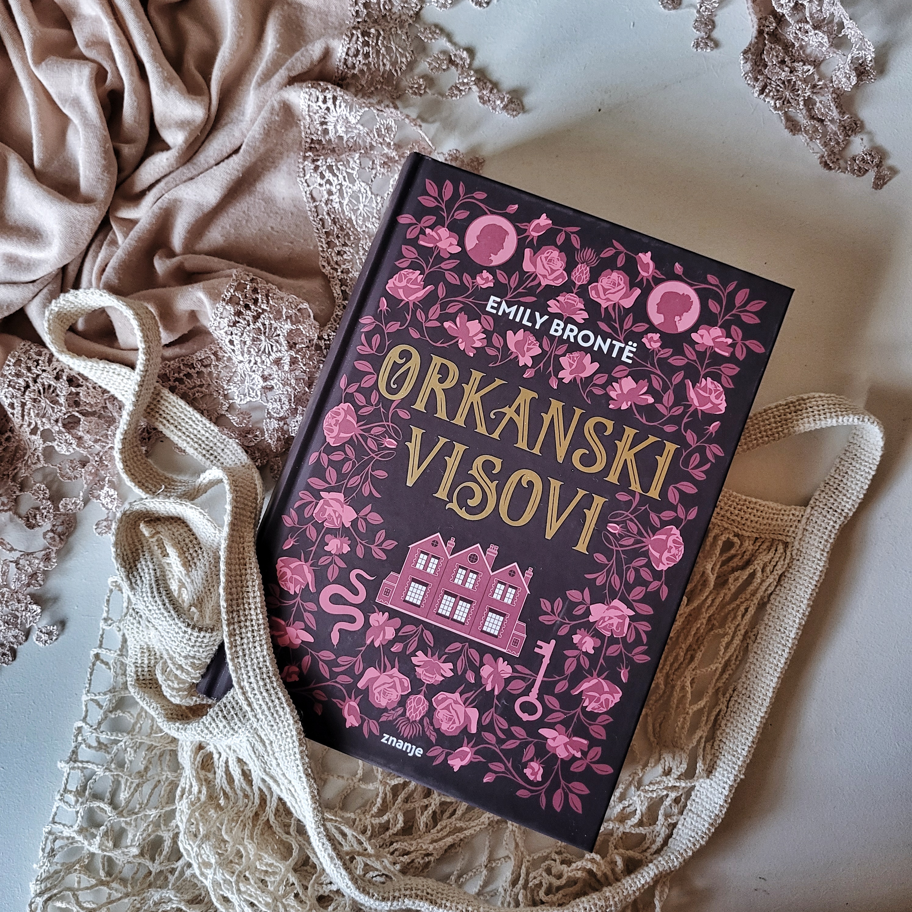 Orkanski visovi: roman Emily Brontë koji i danas osvaja čitatelje